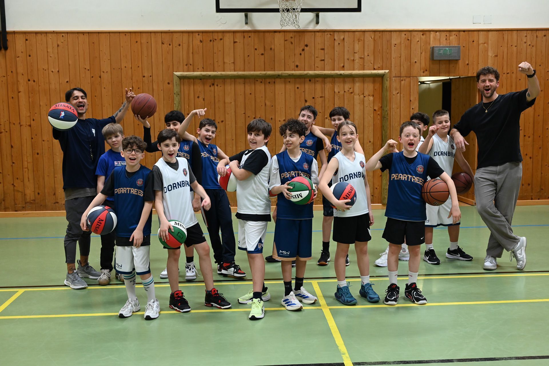 Haben Freude am Basketballsport: die U12 der Peartrees.