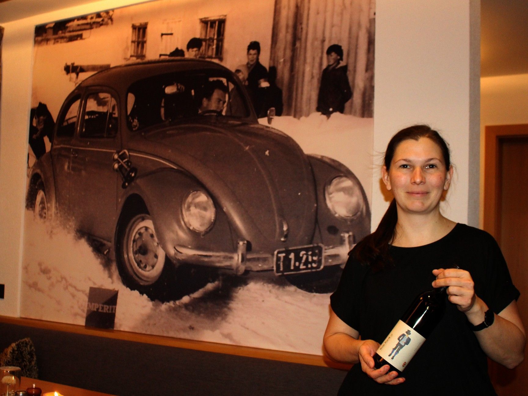 Der eigens kreierte „Warth Wein“ ist für Carolin selbstverständlich eine echte „Empfehlung“.