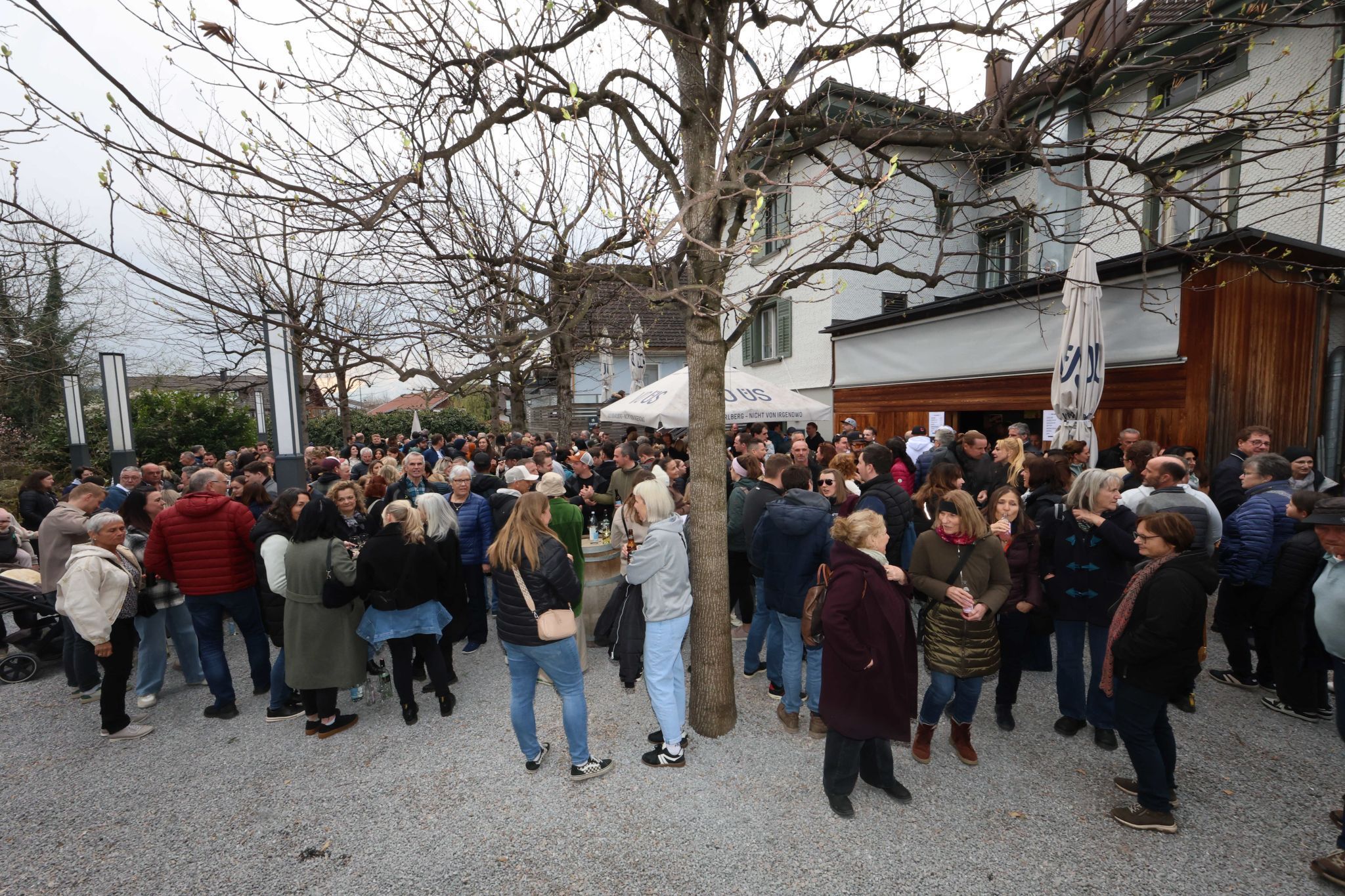 Impresssionen von verschiedenen Stationen (Arno Meusburger), und Bilder vom Geschehen im 