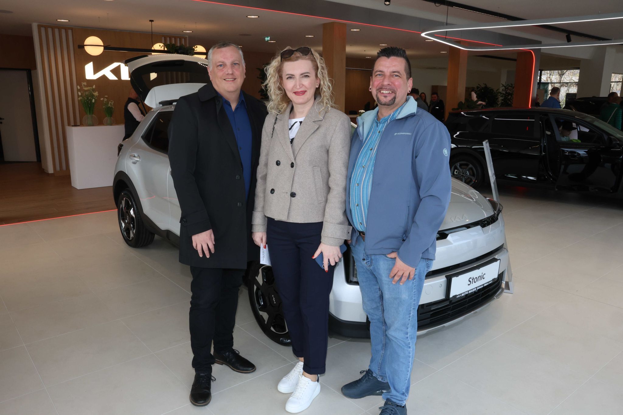 Vizebgm. Christoph Längle, Milic Baraja und Gemeindevertreter Daniel Ostojic.