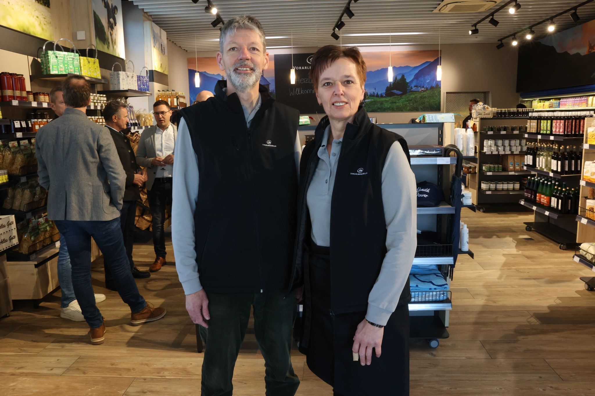 Shopleiterin Angelika Pluder und ihr Chef Markus Moosbrugger.