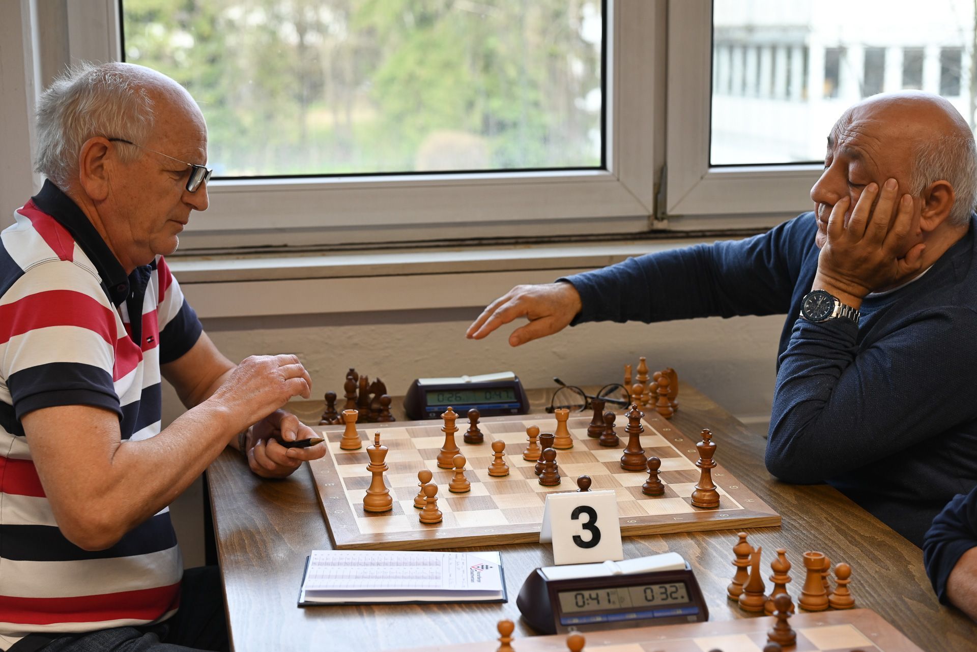 Konzentriert spielten die Schachexperten ihre Partien. (BVS)