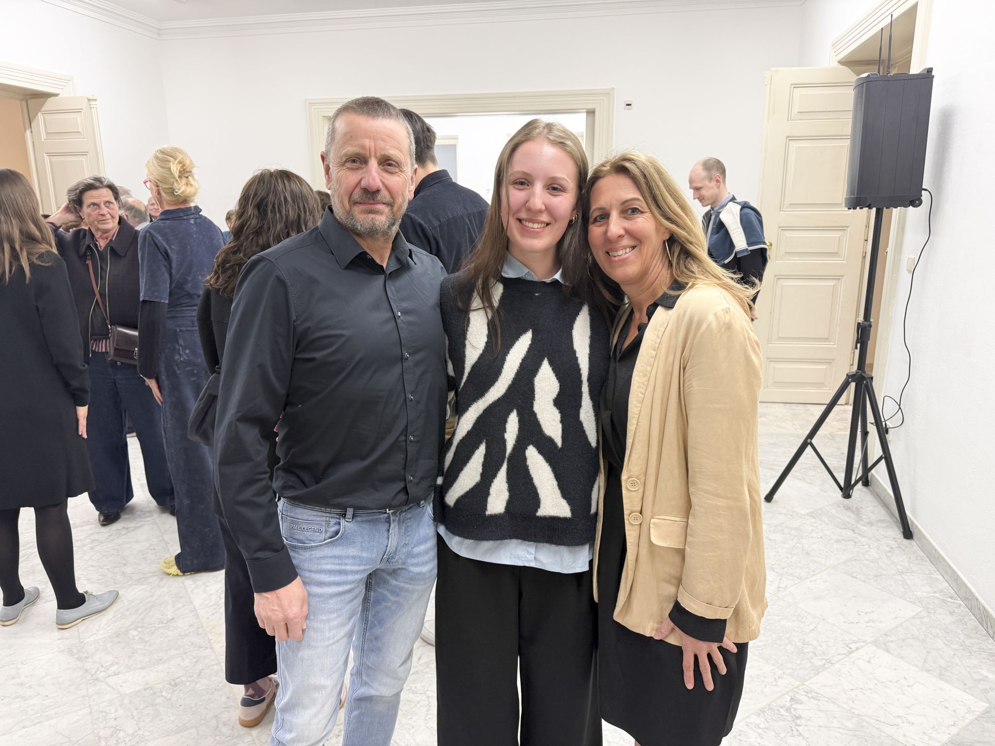 Ottmar, Lea und Carola Rupp bei der Gemeinschaftsausstellung