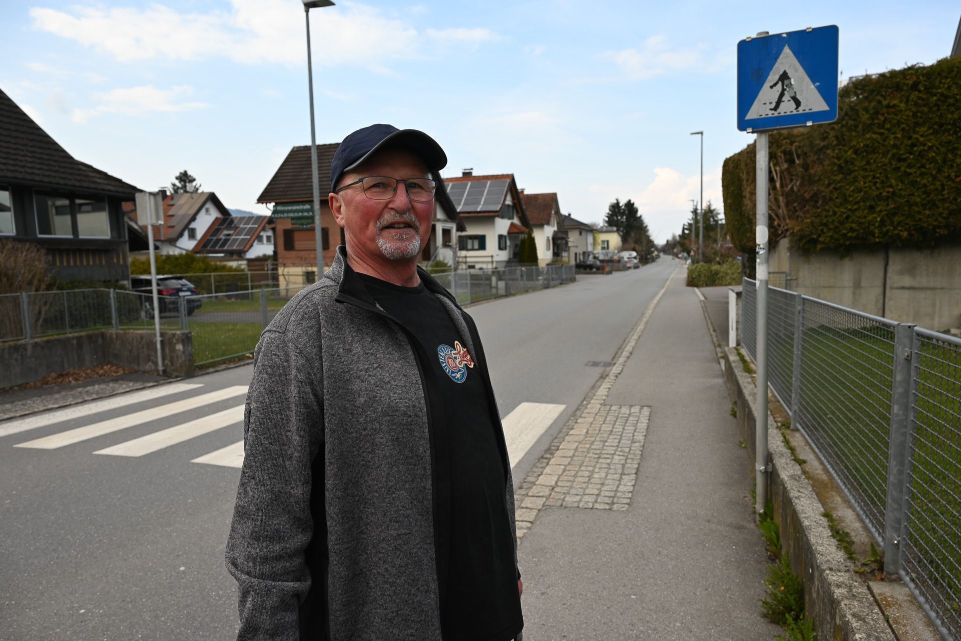 Manfred Isele findets gut. Er muss glücklicherweise nicht täglich in die Schweiz pendeln, somit betrifft ihn die Brückensperre kaum. 