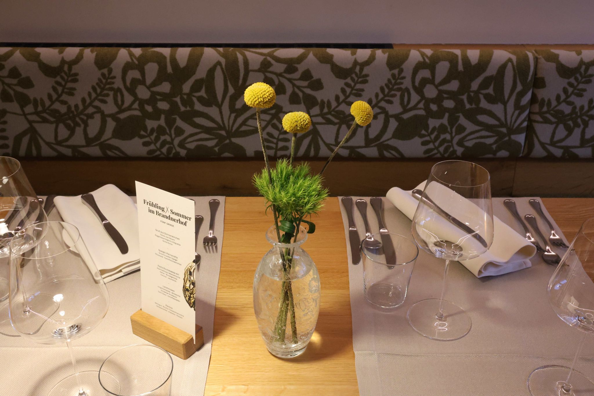 Die Tischdekoration.