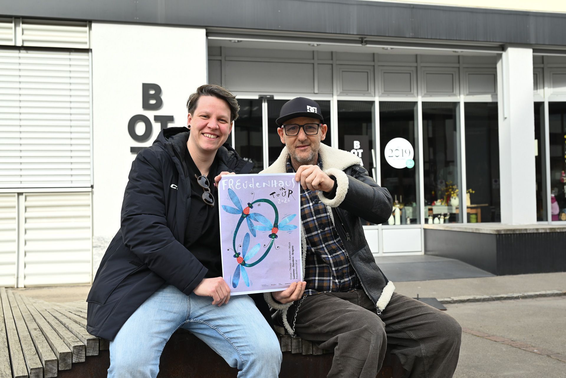 Das Freudenhaus tourt mit seinem Programm durch drei Ortschaften. Lisa-Marie Berkmann und Roman Zöhrer präsentieren das diesjährige Programm. Karten sind unter anderem auch im Botta erhältlich.