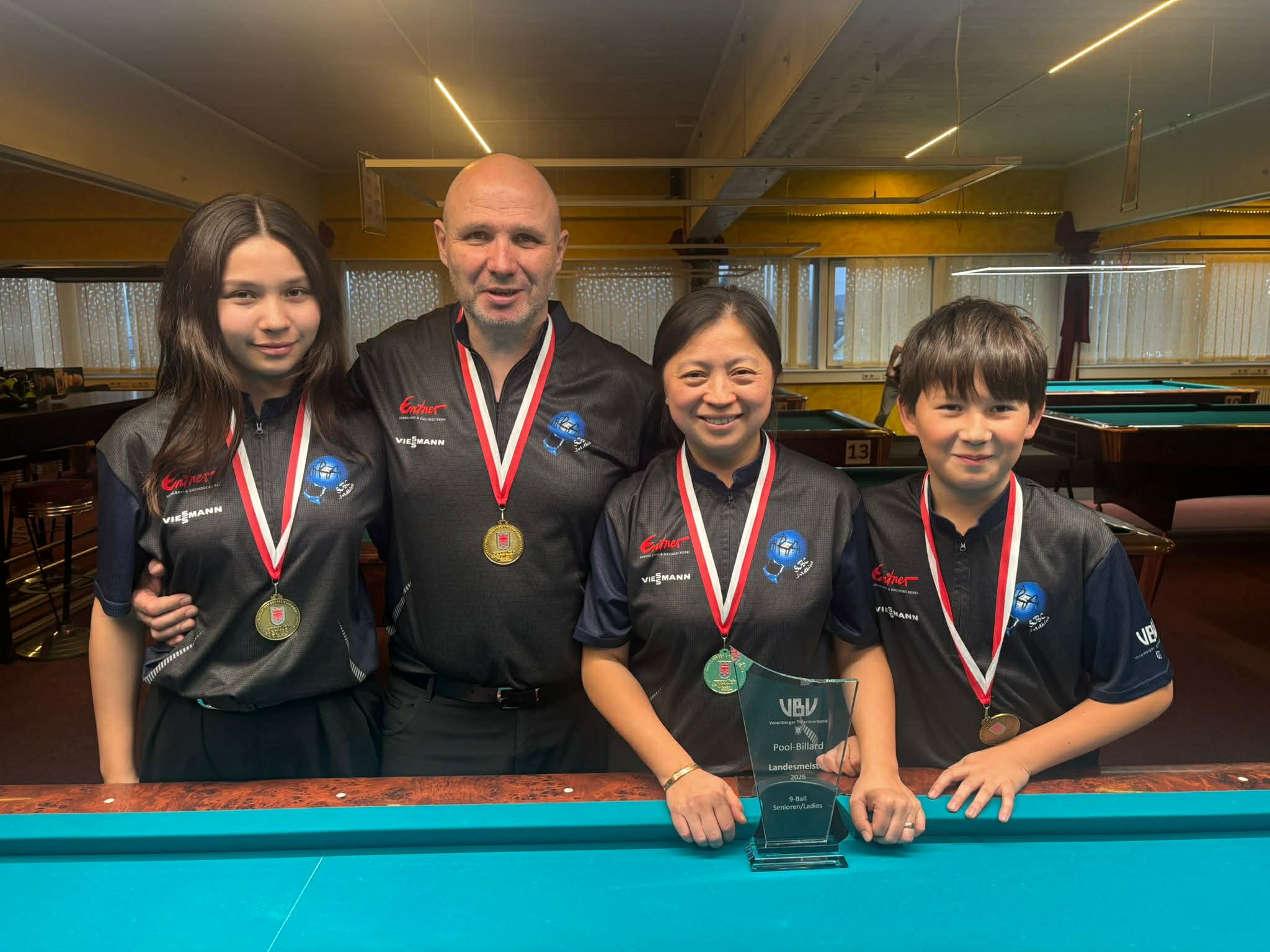 Selina, Jürgen, Yaoyao und Luca Scherrer, vier Edelmetalle im Hause Scherrer.