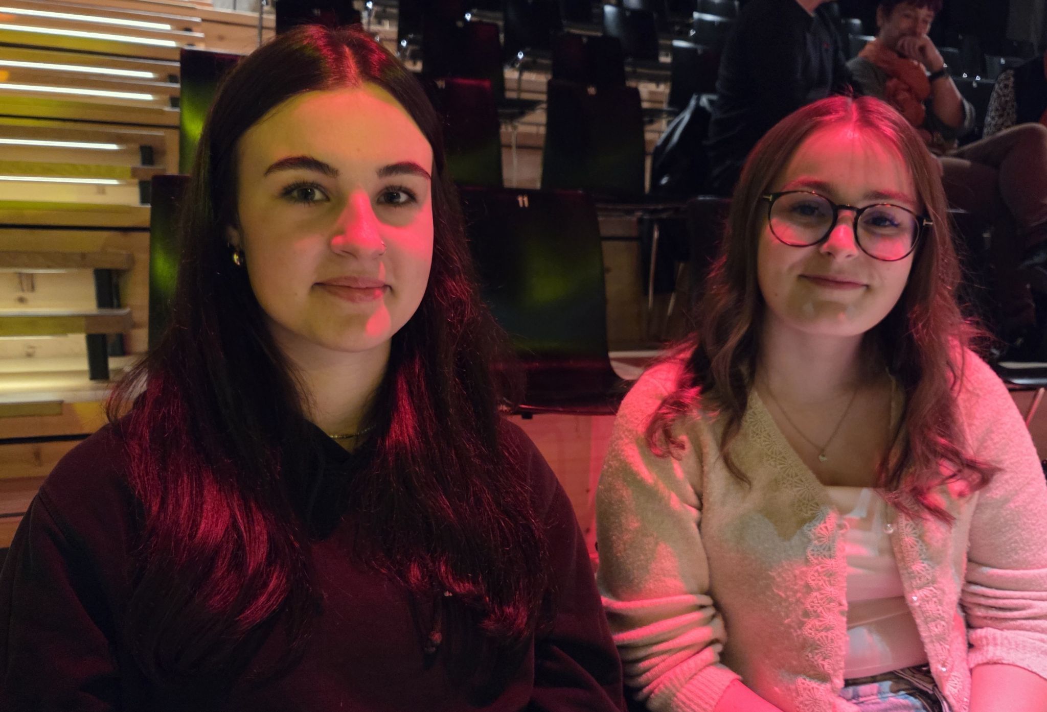 Für die angehenden Maturantinnen Marie Egger und Sophia Netzer war der Abend Teil ihrer Vorbereitung für die Geschichteprüfung.