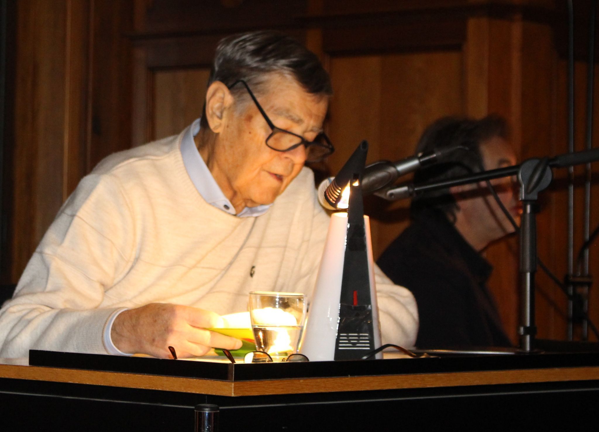 Nach der krankheitsbedingten Absage im Jänner holt Walter Hächl seine Lesung „Öpfl und Bira“ am Freitag, 18.30 Uhr, in Hörbranz nach. PETER STRAUSS   