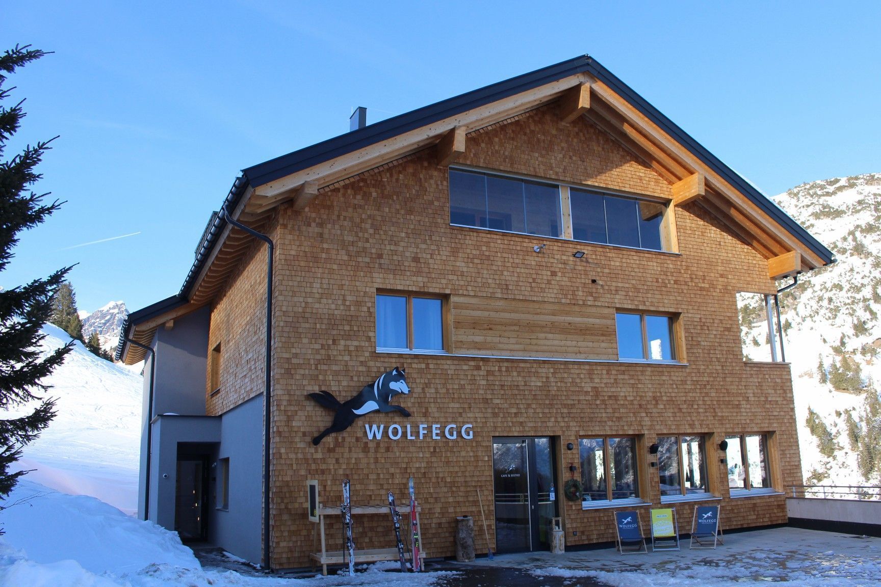 Der Ortsteil Wolfegg hat in Warth eine lange touristische Tradition – Carolins Familie beherbergte hier viele Jahre lang Schulskiwochen und Familien, heute lebt diese Tradition im Wolfegg weiter.