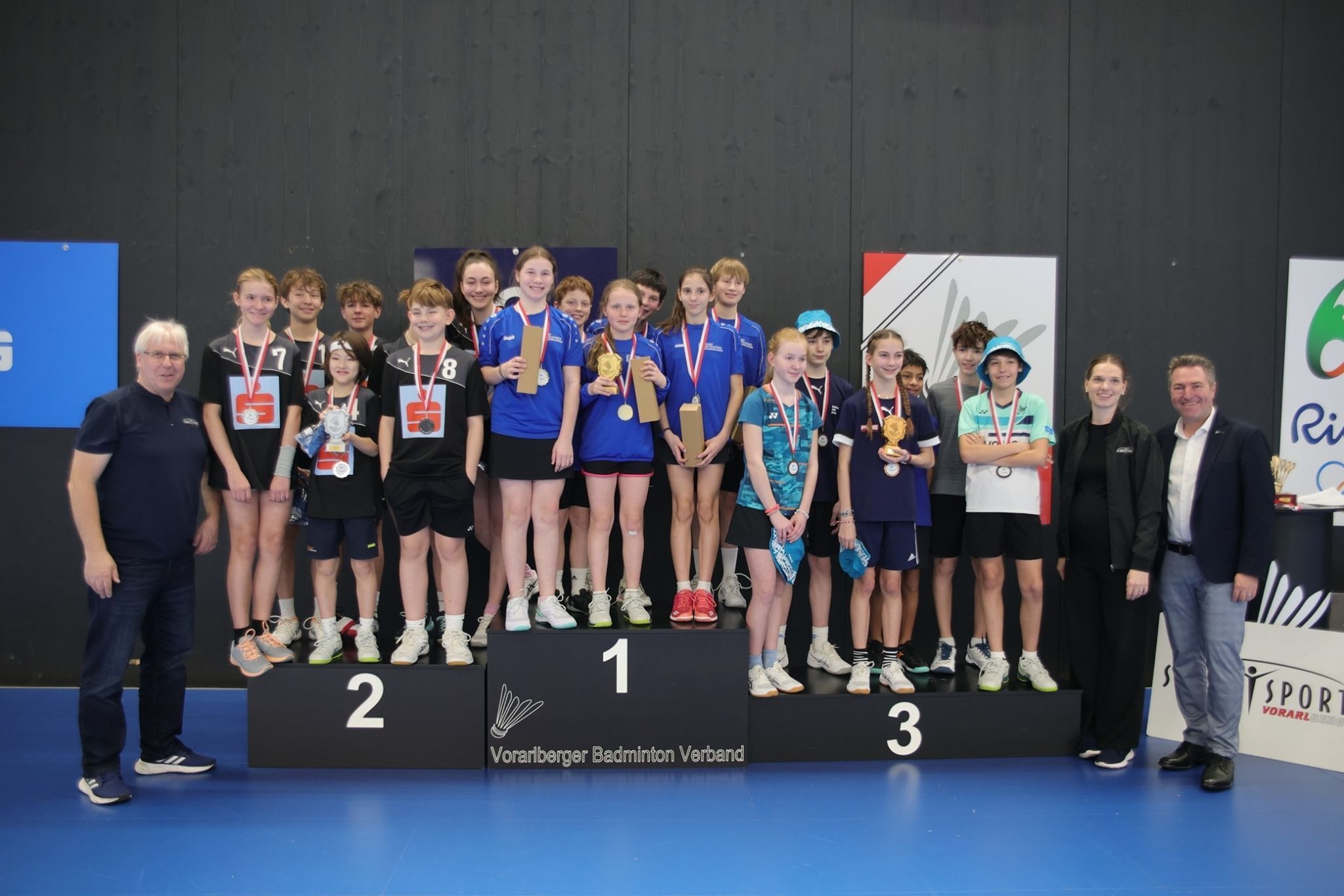 Die Sieger der Untertufe: 1.Platz: Moritz Bürger, Pia Bürger, Jonas Vogel, Anika Kalb, Moritz Lackner, Lotta Sohm (SMS Schendlingen), 2. Platz: Paula Isopp, Franziska Vallaster, Amy Schelling, Riku Seewald, Felix Vogel, Philipp Christl, Kikaru Seewald (BRG Dornbirn Schoren), 3. Platz: Clara Hagleitner, Ida Steurer, Benjamin Heinzle, Magnus Brunner, Nils Brandtner, David Büchele (BG Blumenstraße Bregenz).