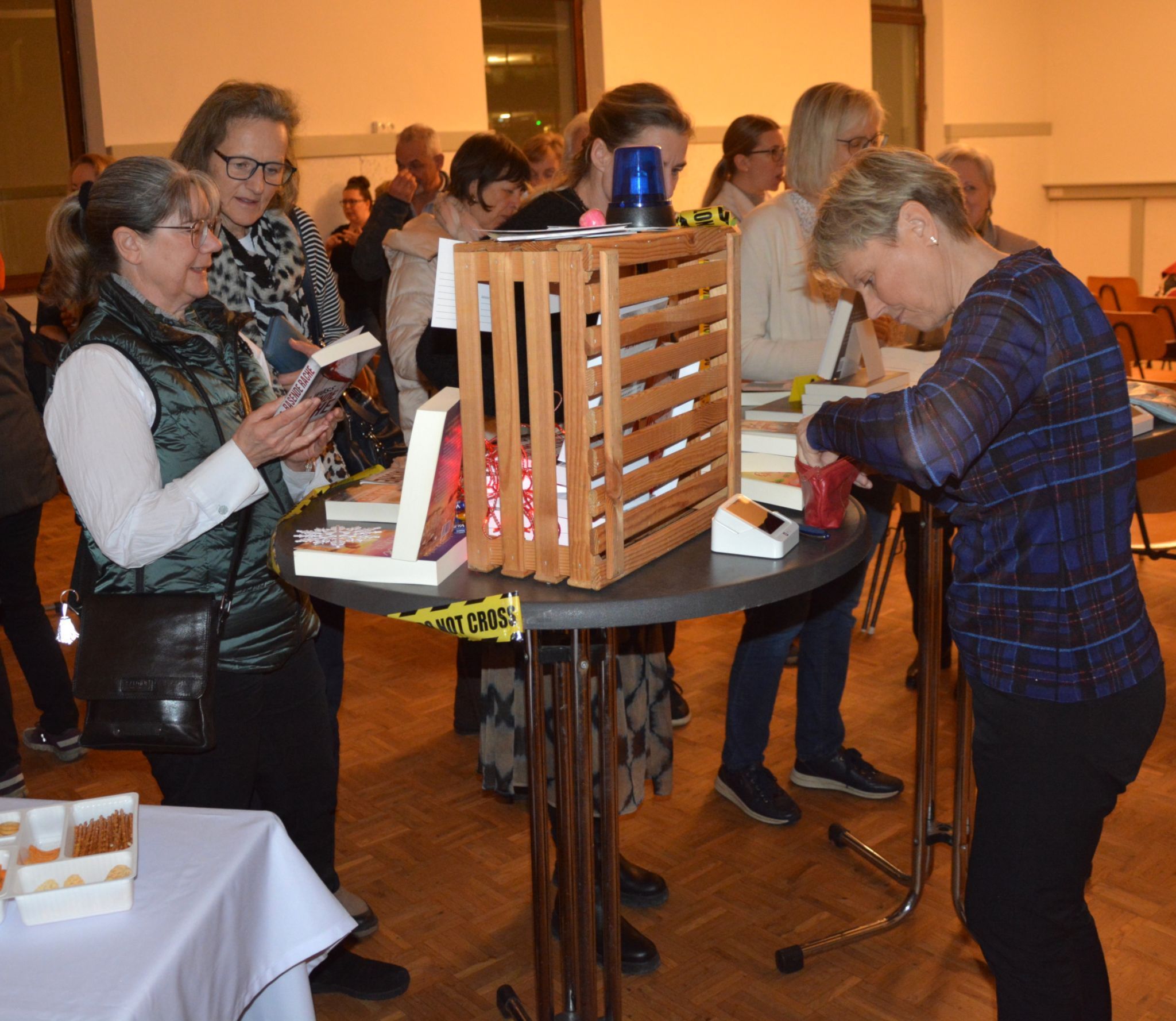 Nach der Lesung wurden fleißig Bücher gekauft.