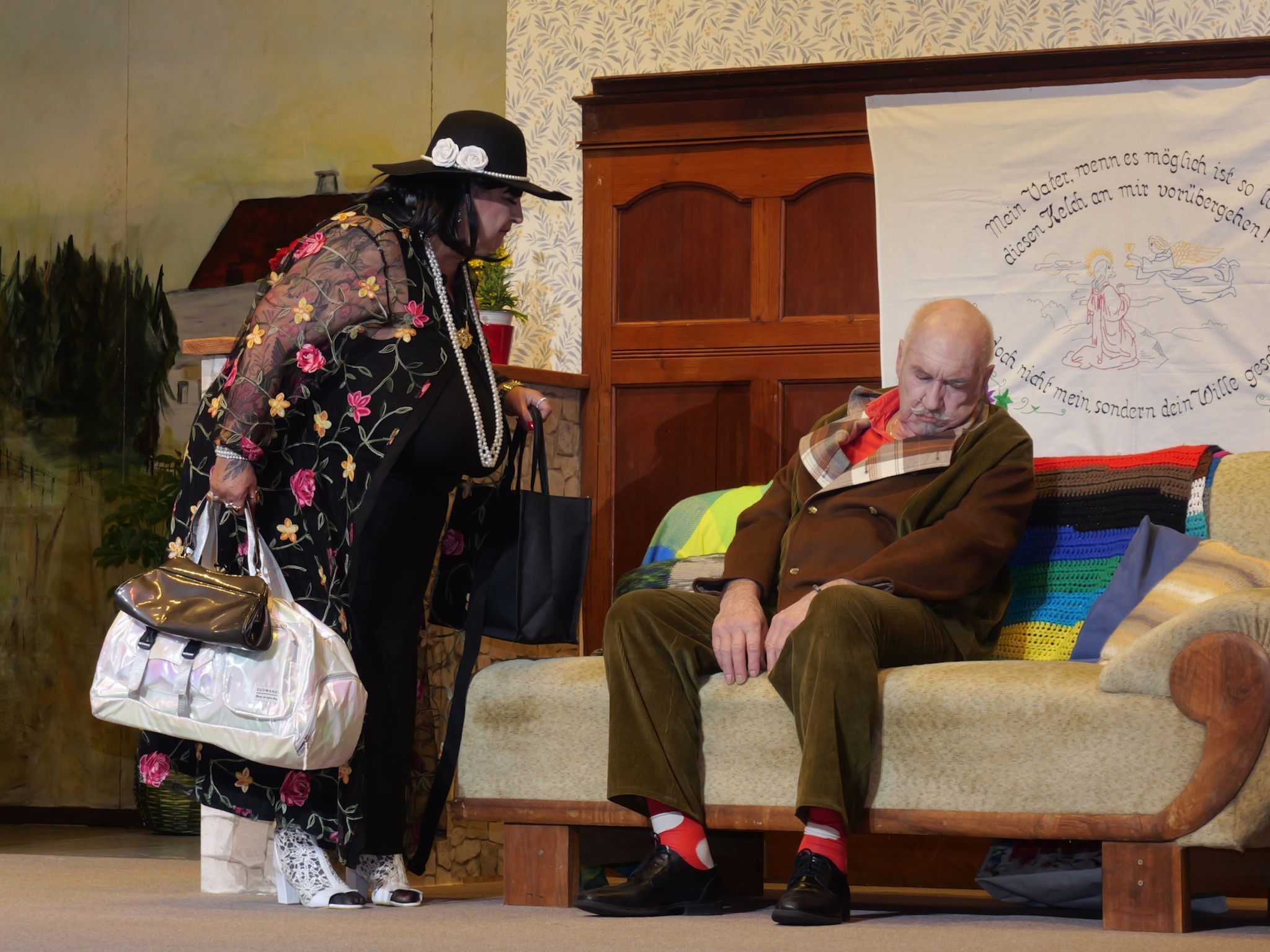 Lachsalven sind im neuen Theaterstück der Fraschtner Bühne vom ersten Akt an vorprogrammiert.