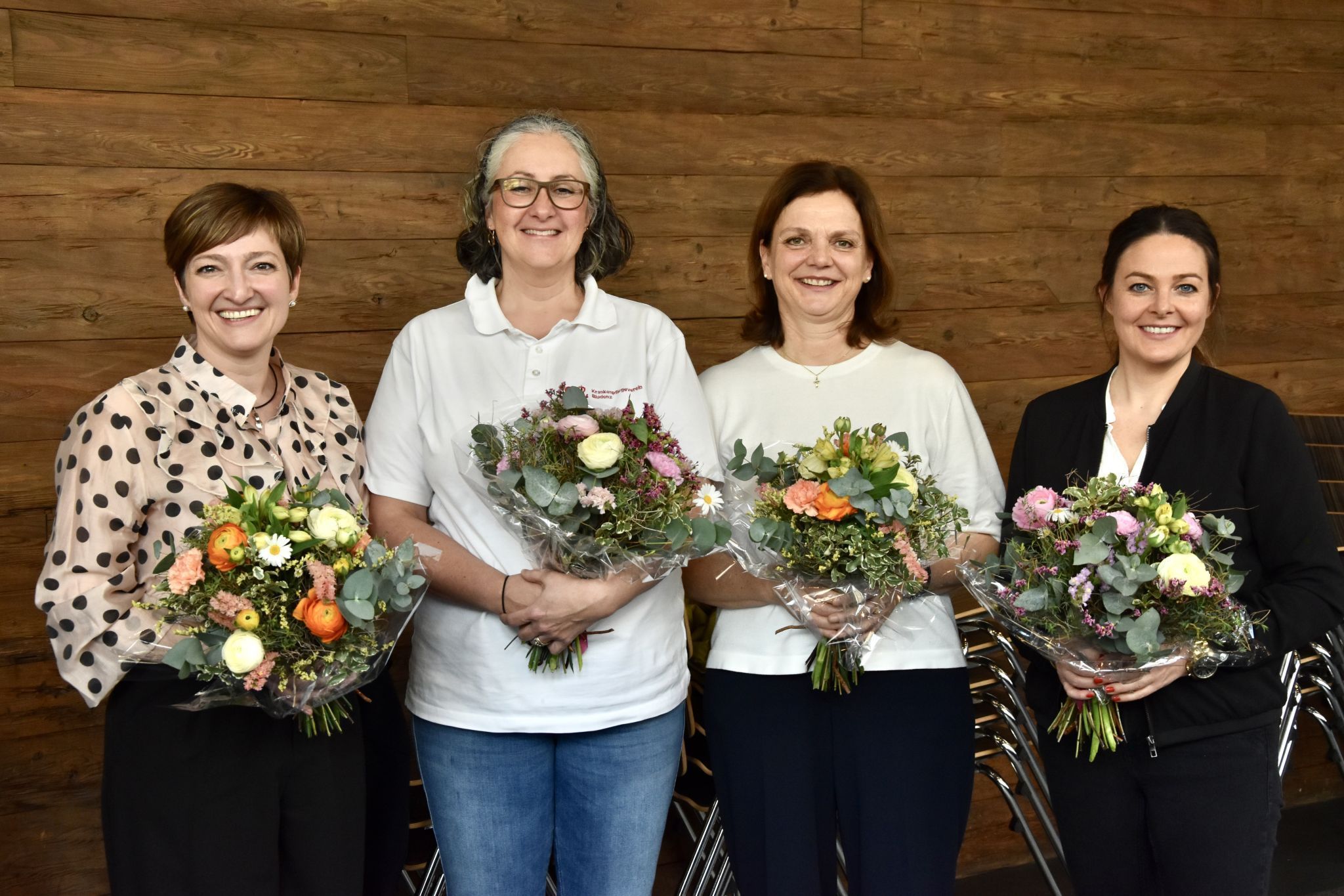 Simona Marinier, Isabella Grass, Bettina Fenkart und Ines Ganahl durften sich über Blumensträuße freuen.