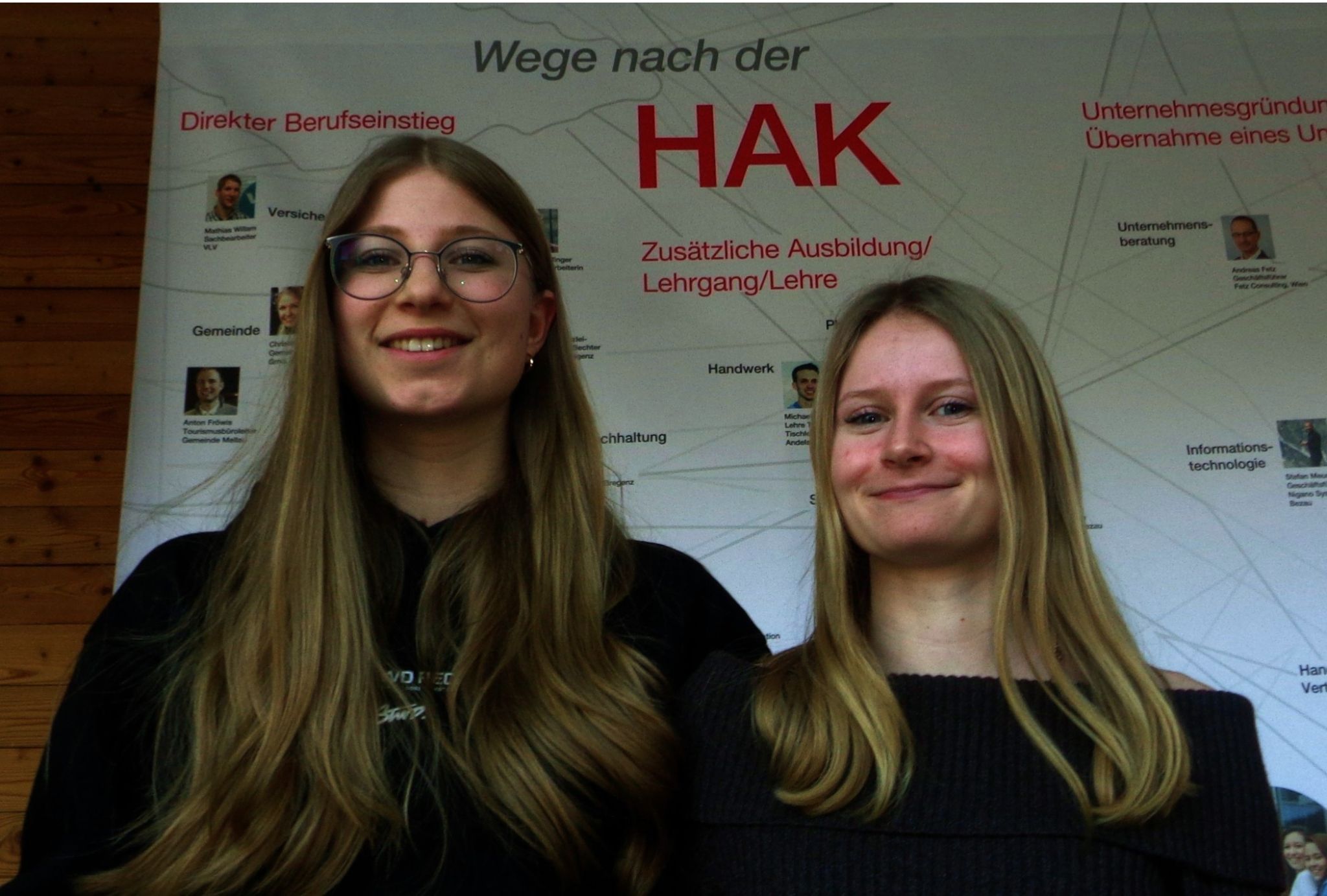 Wie Alina Dorner (li.) und Lena Bereuter auf „Wie tickt die Generation Z?“ gekommen sind, erläutern die beiden ohne Umschweife: „Die Älteren wissen meist nicht, wie man mit uns umgehen soll – das wollen wir mit Bewusstseinsbildung ändern.“