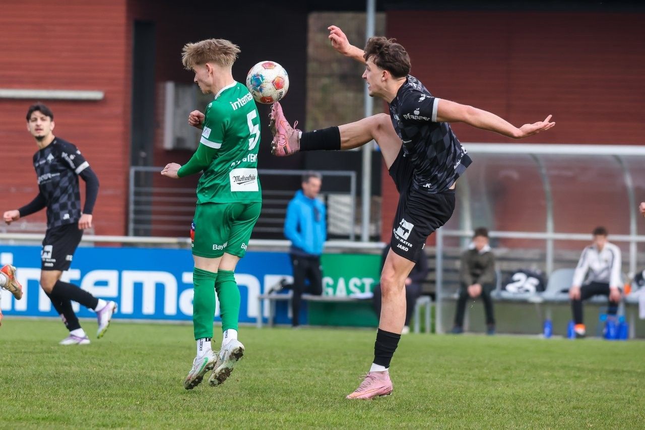 Harte Bandagen im Prestigeduell. VN-STEURER