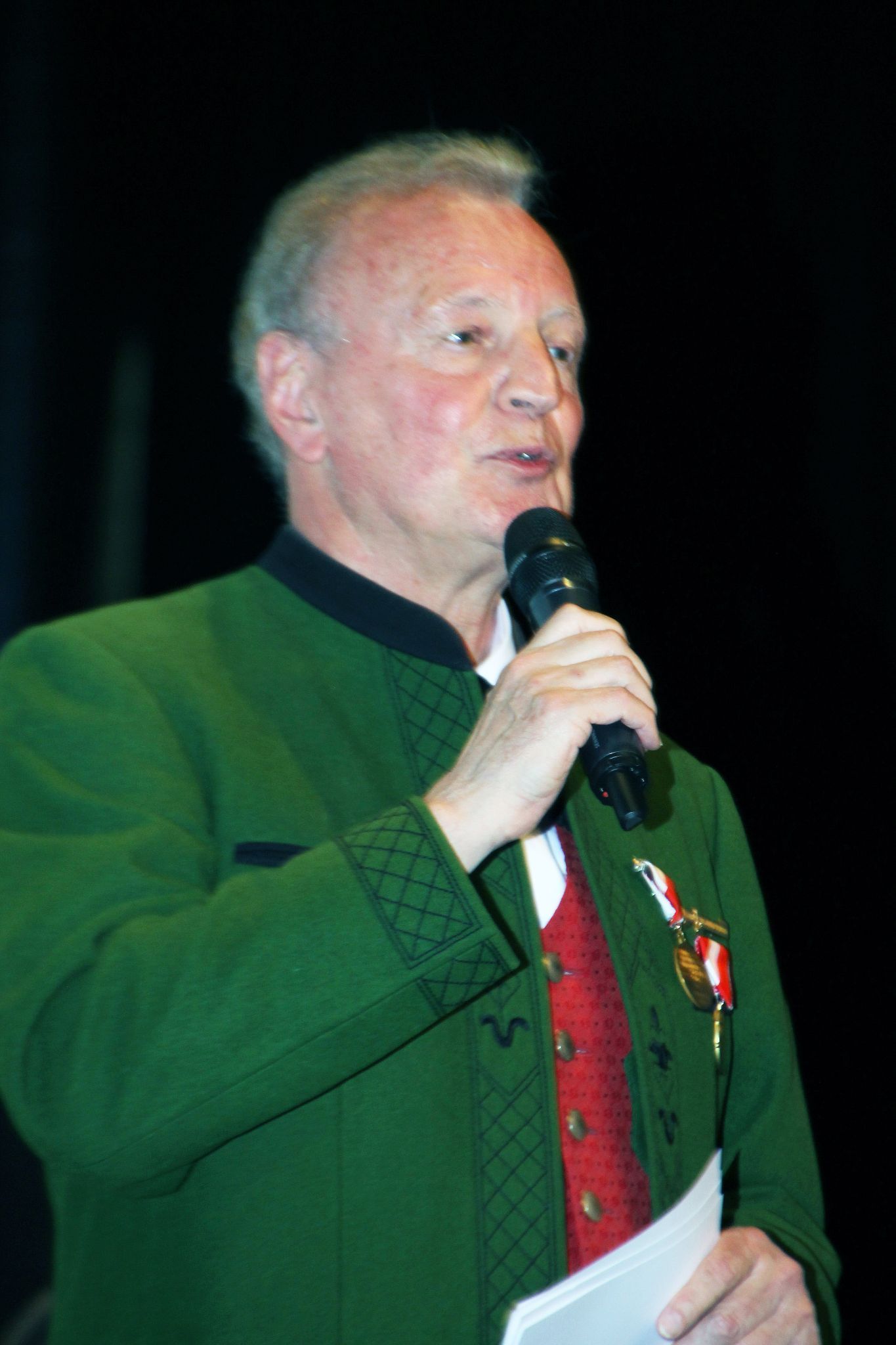 Bezirksobmann Christoph Lutz zollten den vielen Geehrten seinen Respekt.