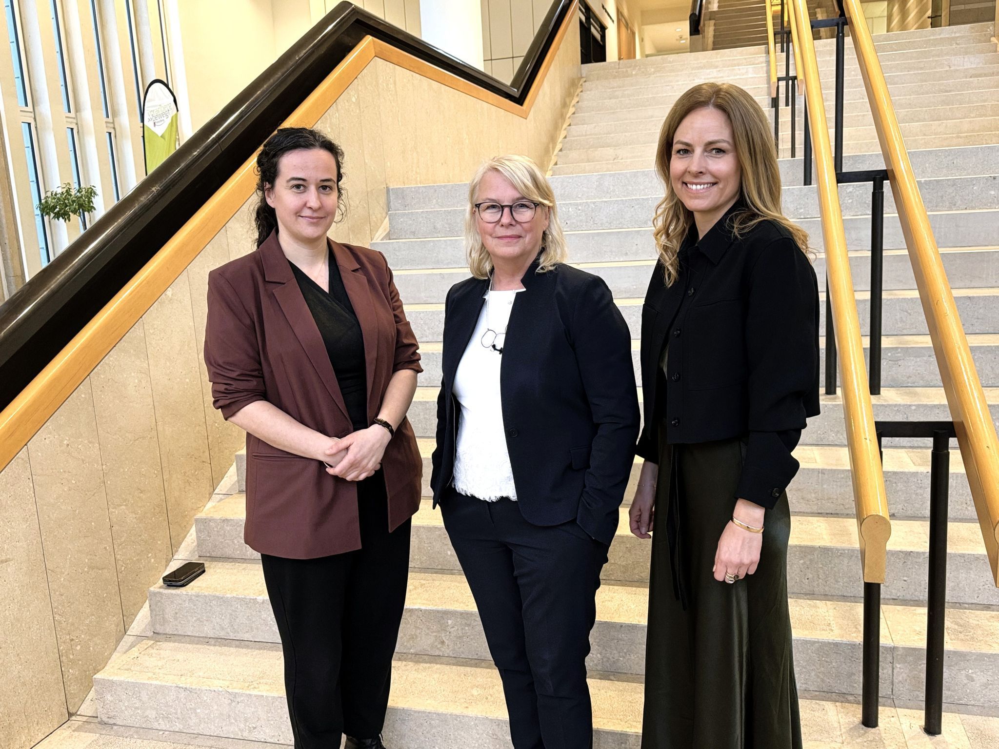 Denise Beer (Land Vorarlberg) mit Referentin Universitätsprofessorin Edeltraud Hanappi-Egger und Moderatorin Kerstin Polzer beim diesjährigen Frauenempfang im Landhaus.  