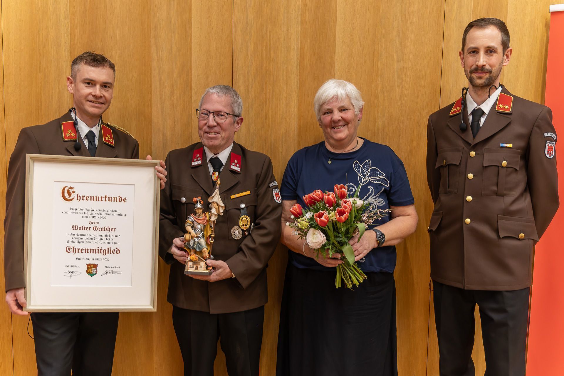 Gerätewart Walter Grabher erhielt aufgrund seiner großen Verdienste die Ehrenmitgliedschaft. (Quelle: Feuerwehr Lustenau)