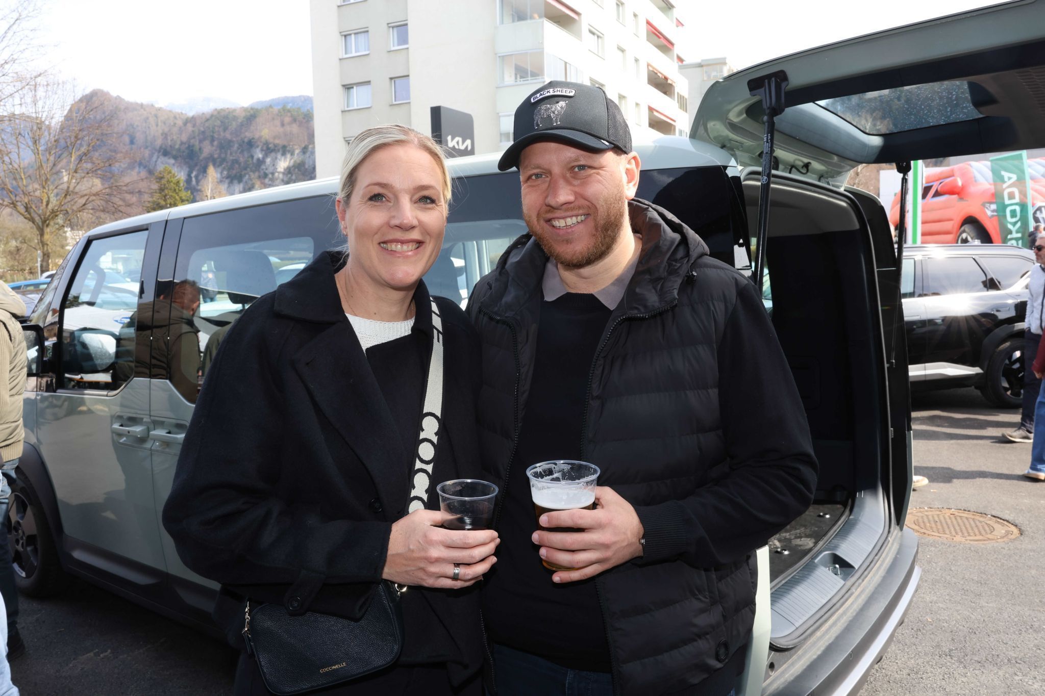 Lisi und Alexander Bell (Fliesenpool