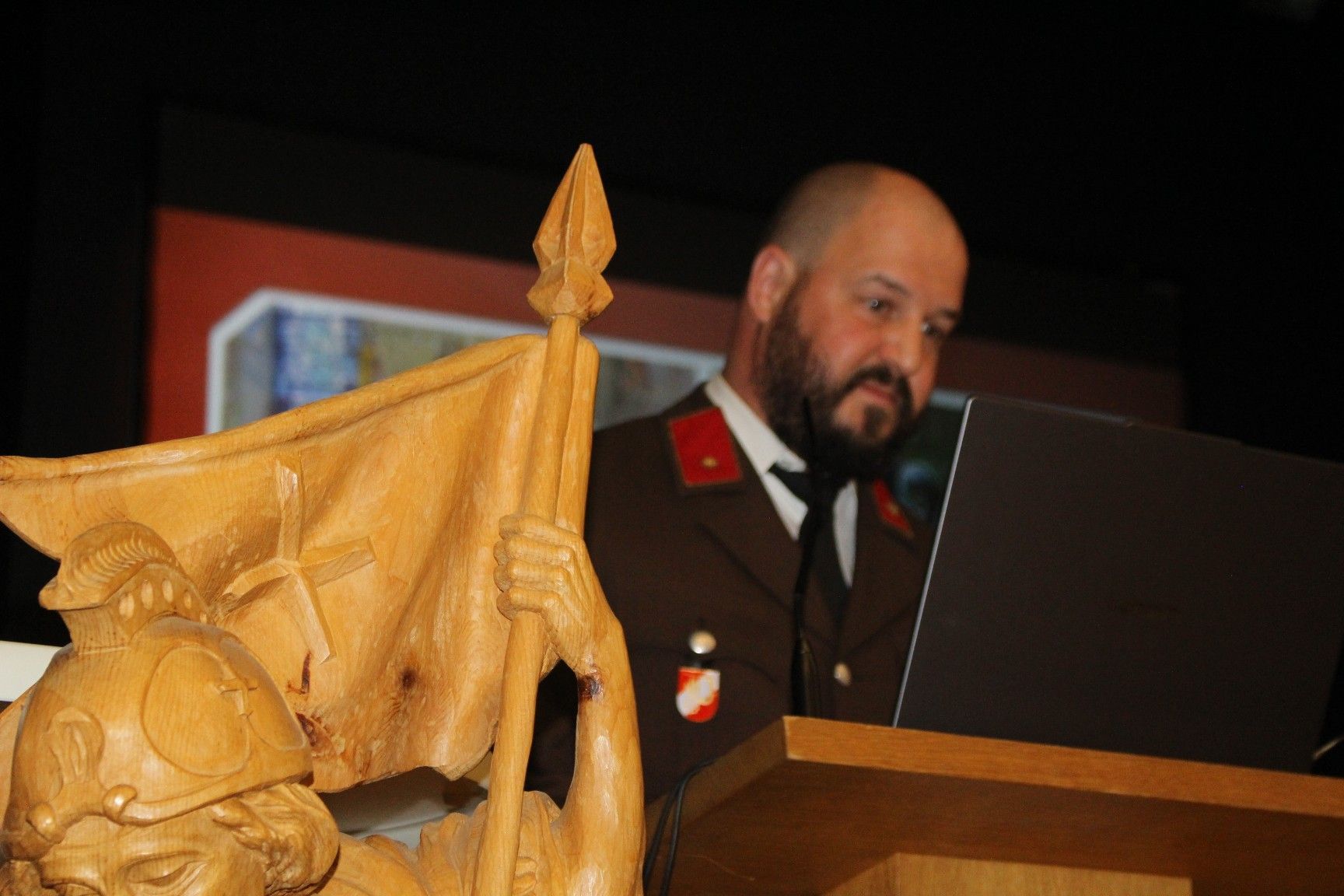 Bezirksjugendreferent Christian Dietrich erläuterte die intensive Arbeit mit dem Feuerwehrnachwuchs.   