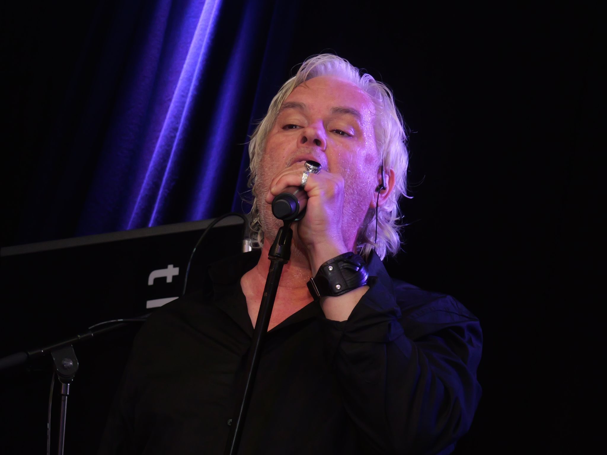 Harry von den Souljackers riss das Publikum im Löwen in Tisis mit.