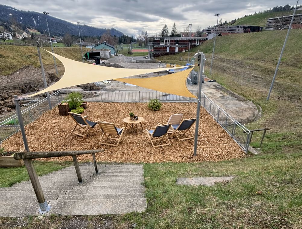 Die Erholungszone (noch KI generiert)  wird von Mittelschülern gestaltet