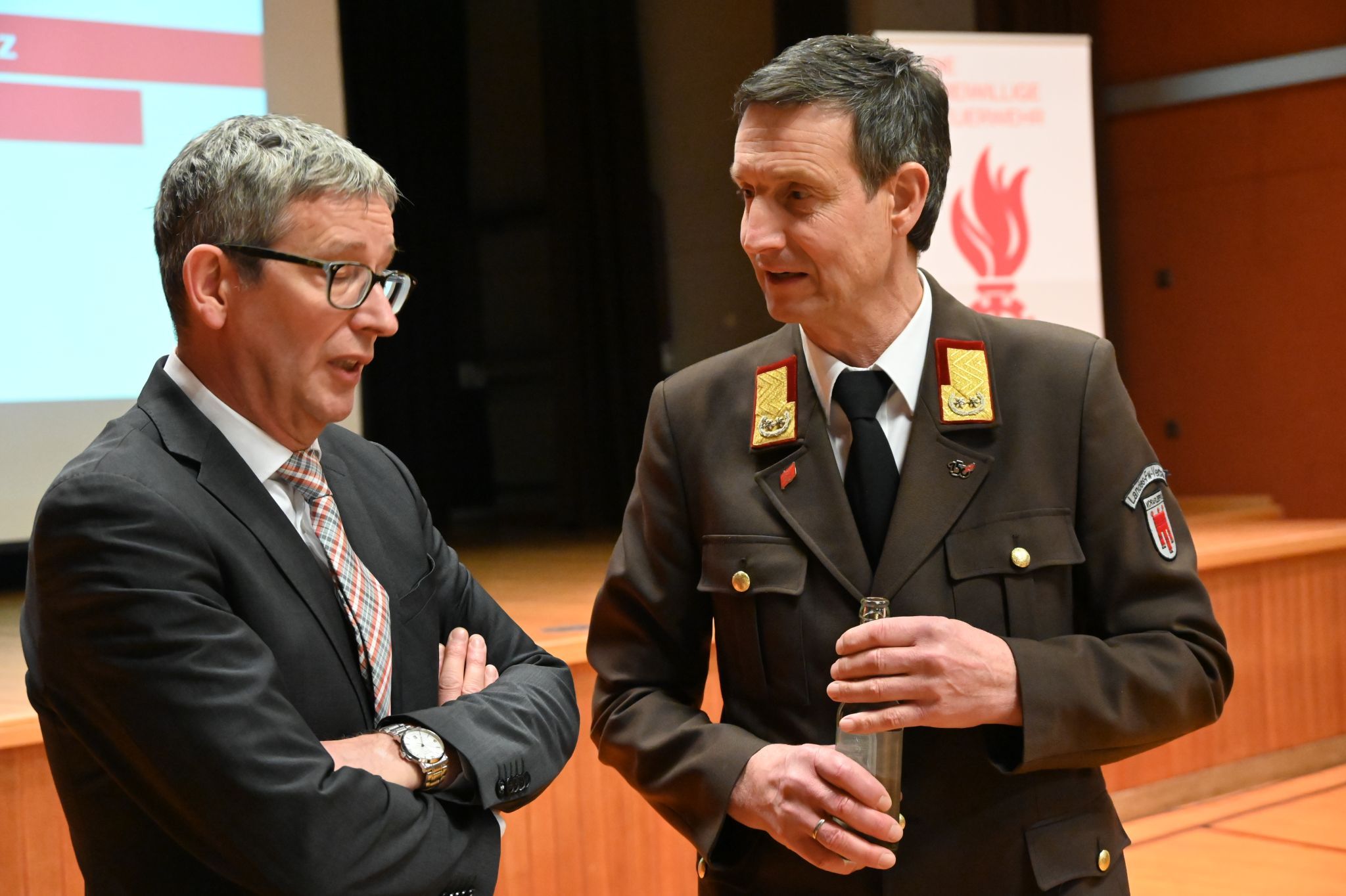 Bgm. Hans Peter Pfanner und LFI Herbert Österle im Gespräch.