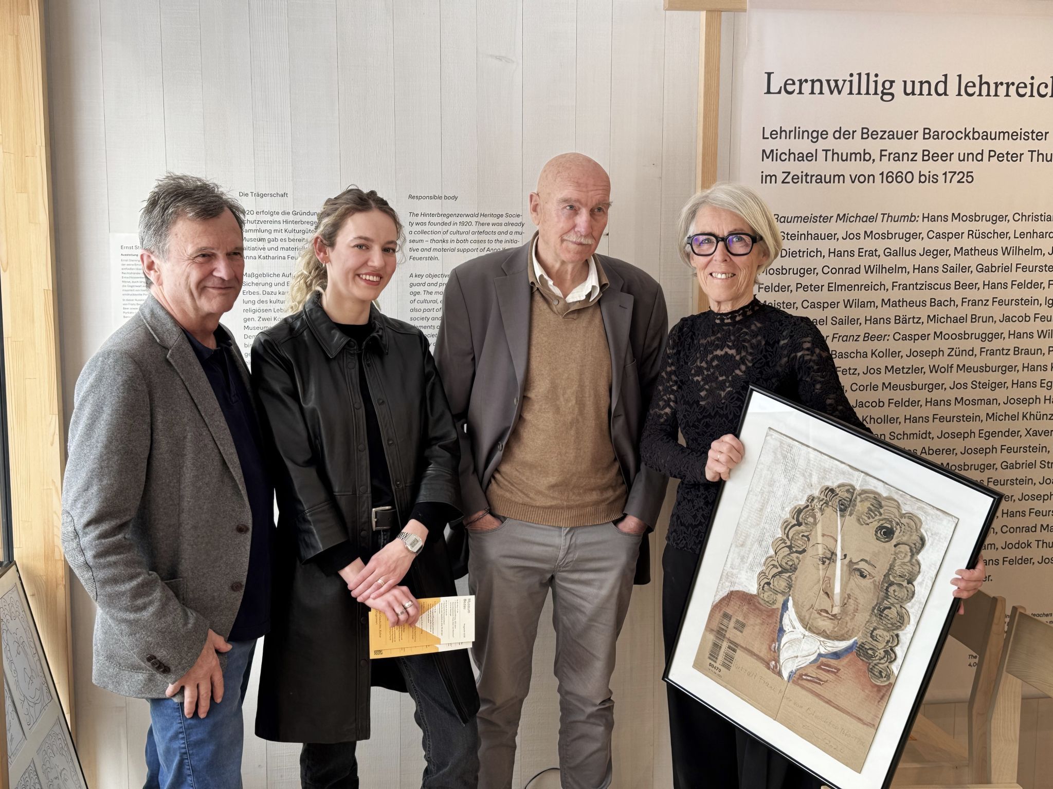 Barockspezialist Peter Fink, Kunsthistorikerin Laura Greußing, Künstler Ernst Steininger und Museumsleiterin Theresia Fröwis bei der Ausstellungseröffnung im Museum Bezau.