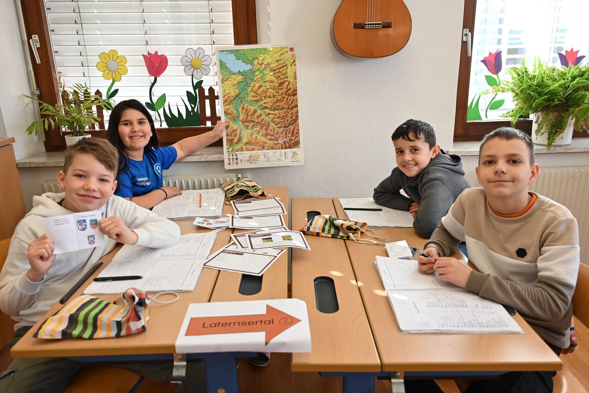 Die Viertklässler bearbeiten Vorarlbergs Talschaften.