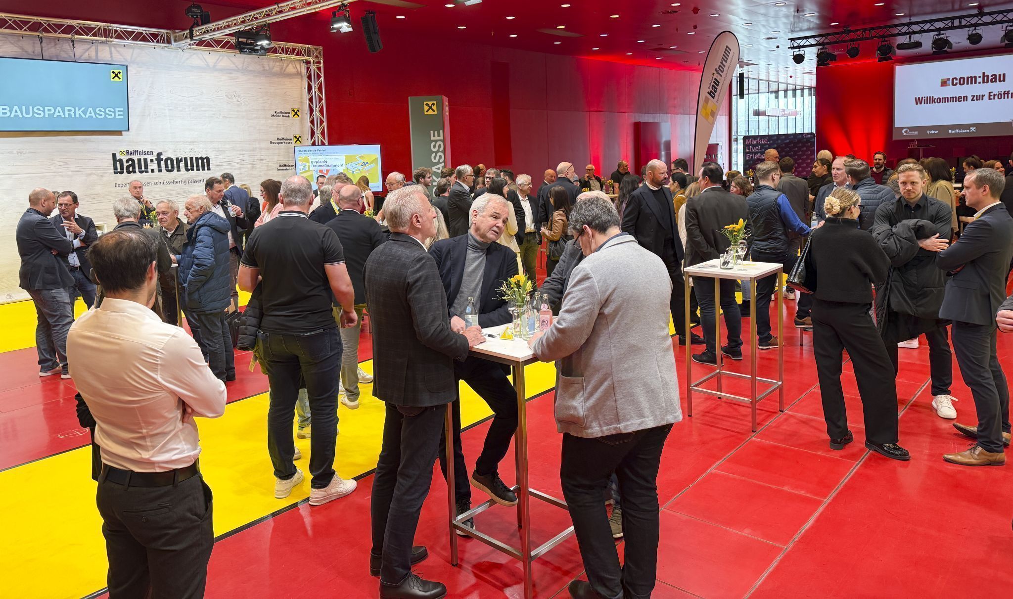 Traditionsgemäß fand die Eröffnung im Raiffeisen bau/forum statt