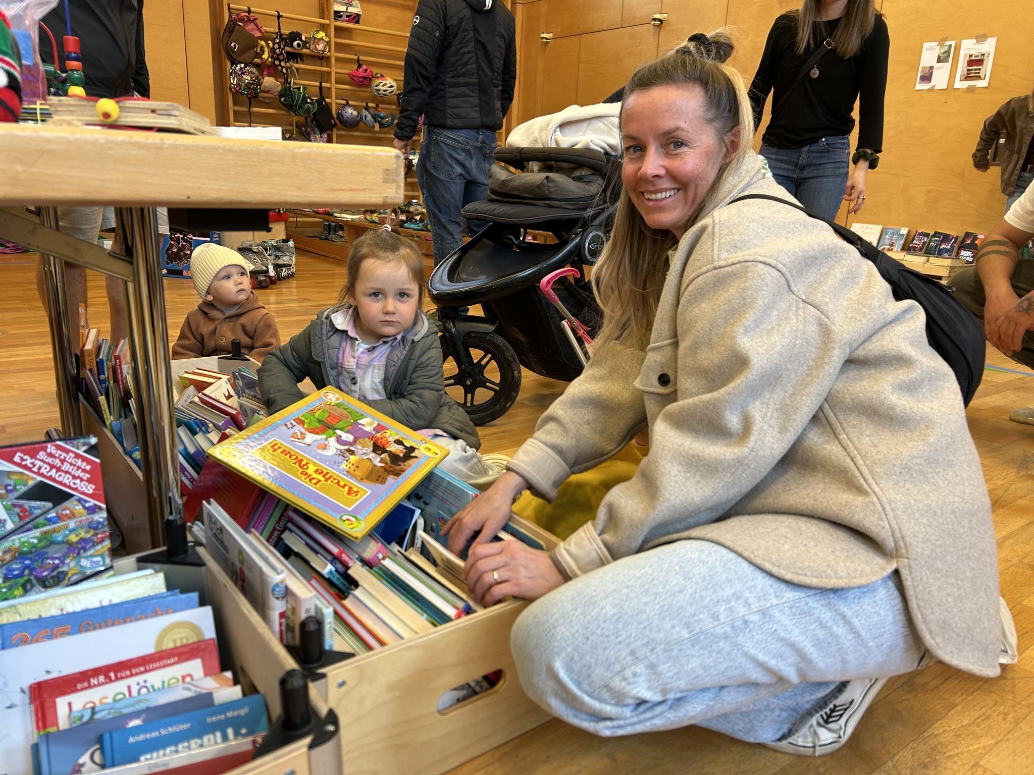 Auch die 5jährige Rosalie und MAma Judith hatten viel Freude beim Stöbern.