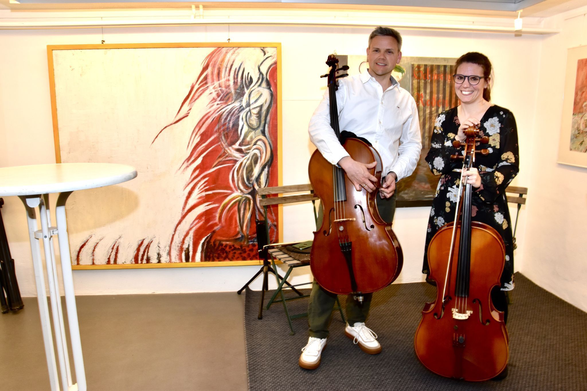 Thomas Schuler und Johanna Schlatter begleiteten die Vernissage in der MAP-Kellergalerie musikalisch.