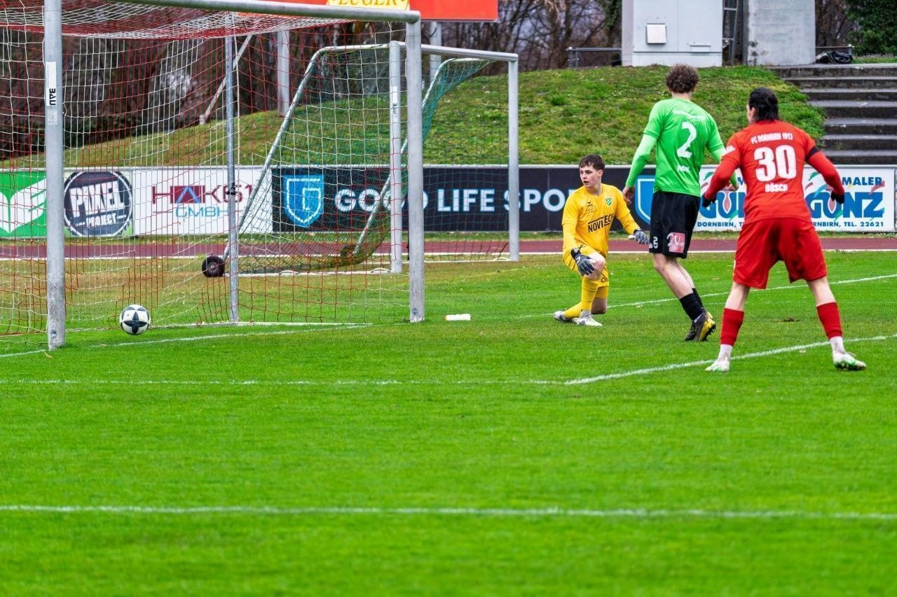 Starke Anfangsphase der Rothosen zum Auftakt.