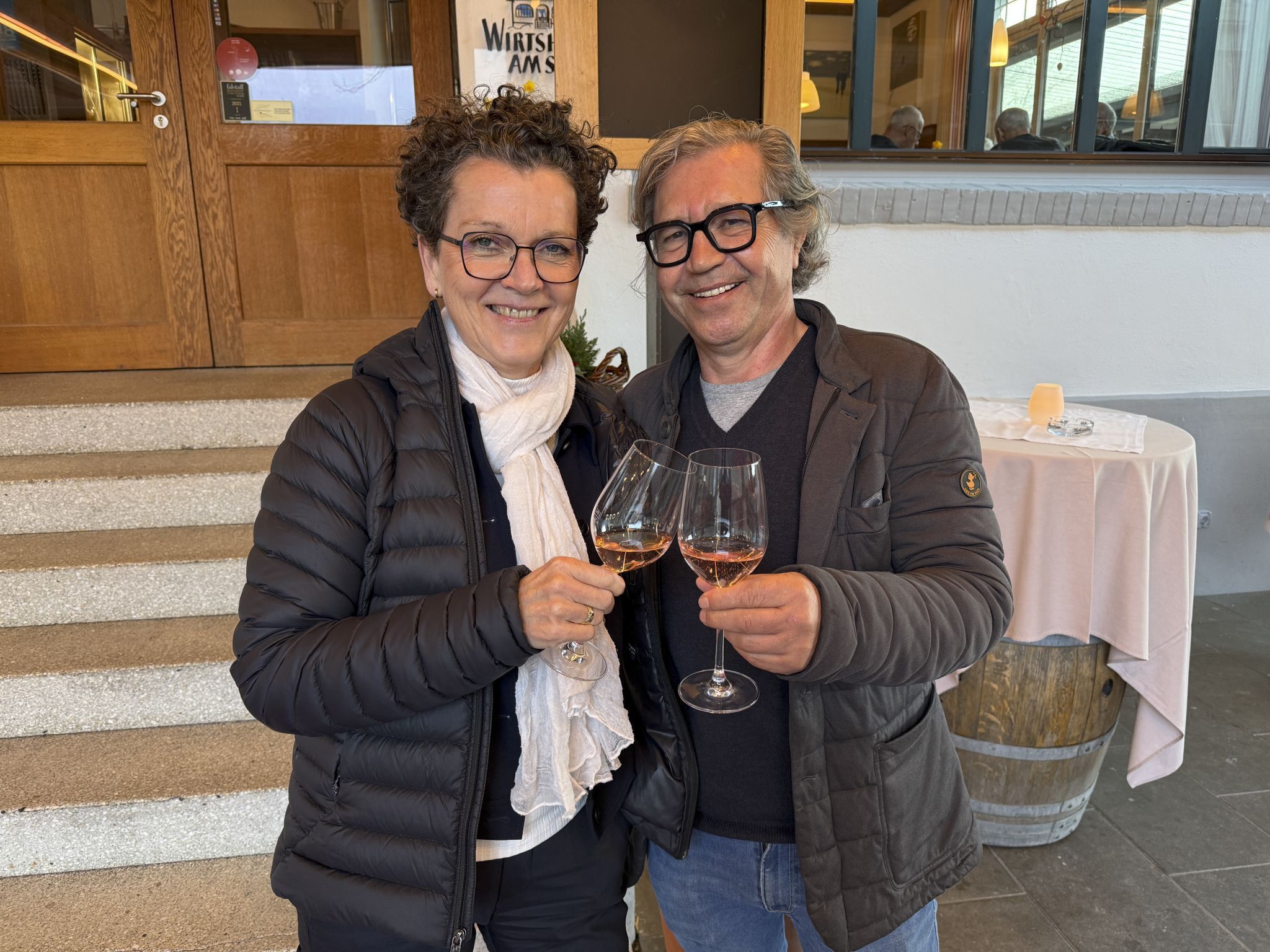 Regina Tribaumer und Bruno Ratz beim Apero