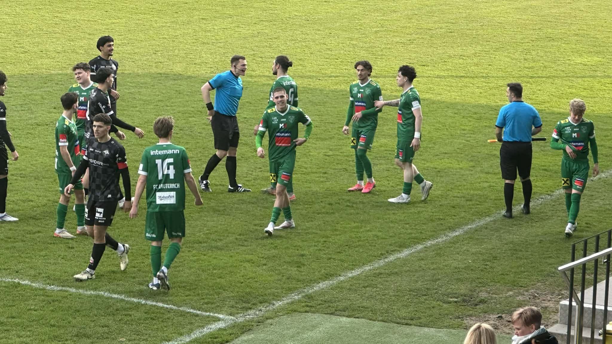 Tumulte, Ausschreitungen und Handgreiflichkeiten im Derby in Lauterach. KNOBEL