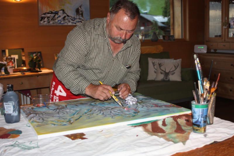 Künstler Adam Keckeis aus Laterns stellt seine Werke in Klaus und Luzern aus.