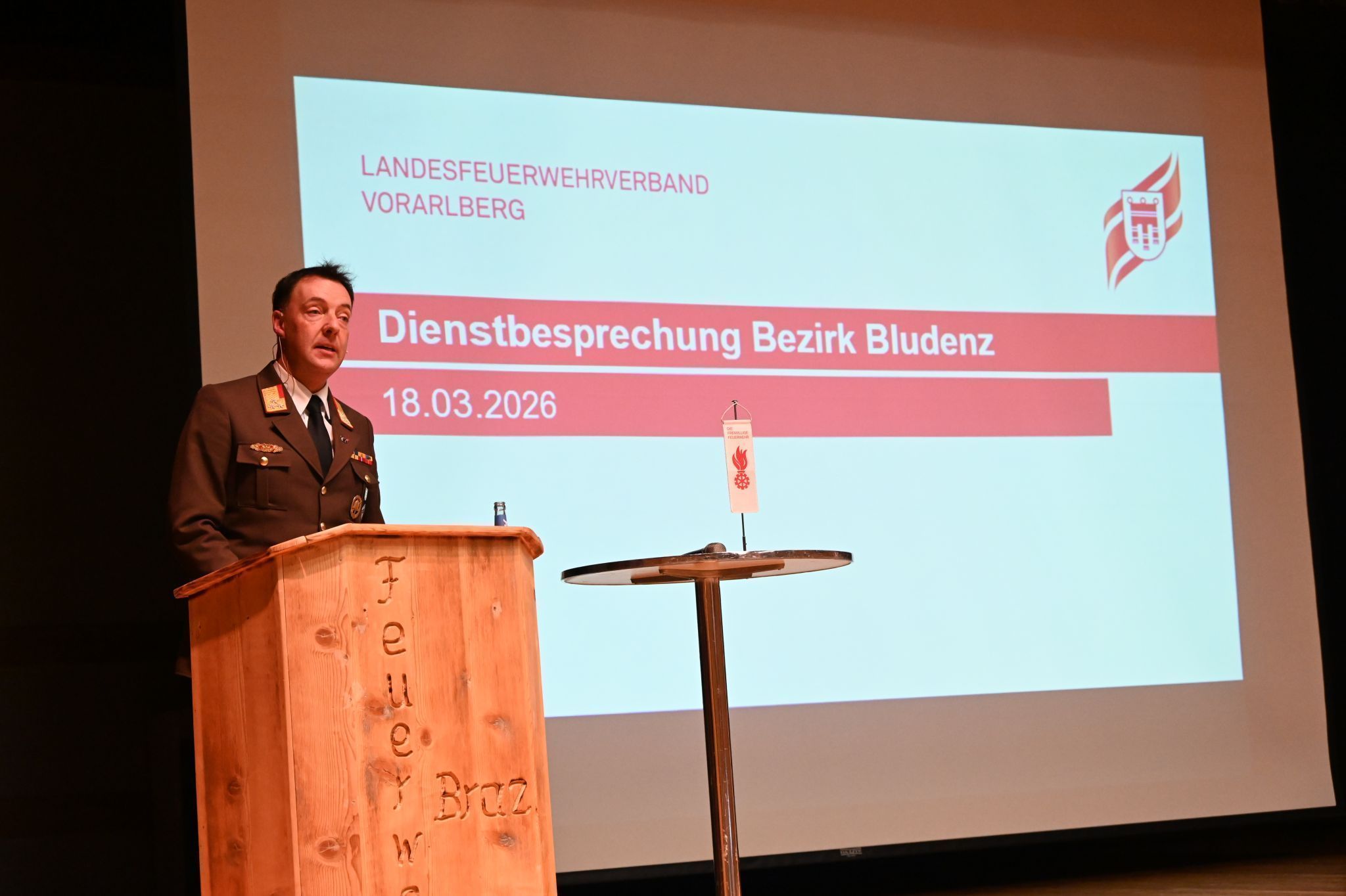 BFI Karl-Heinz Beiter gab interessante Einblicke in die Arbeit der Feuerwehren des Bezirkes Bludenz.