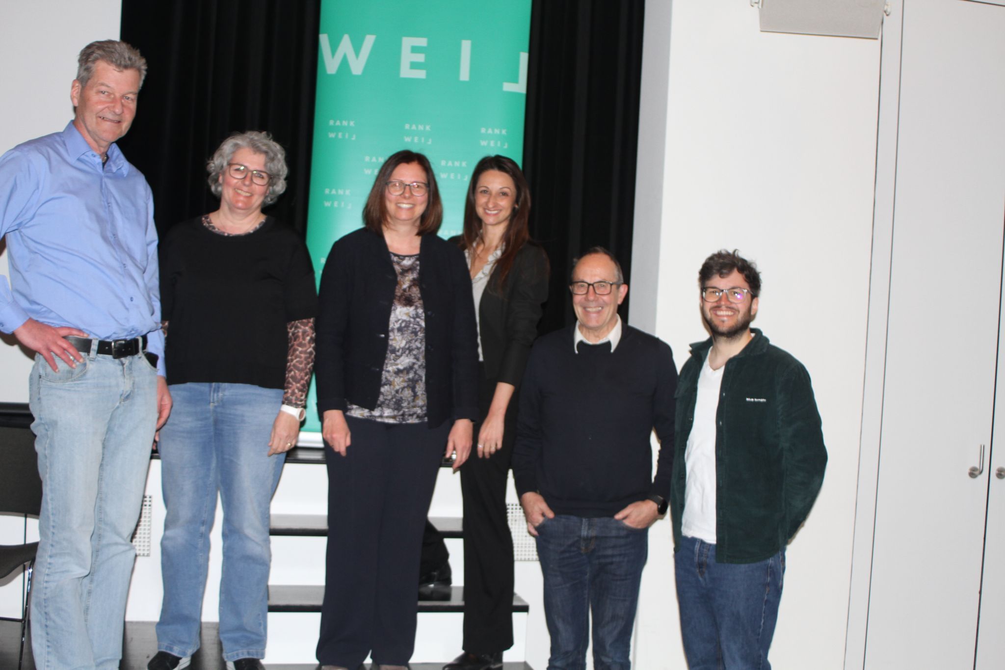 Katharina Wöß-Krall (3.v.r.), Johannes Herburger (r.), Wolfgang Müller (l.), Cornelia Engler (2.v.l.), Simone Sturn und Andreas Prenn informierten die Bürger über die Budgetlage.