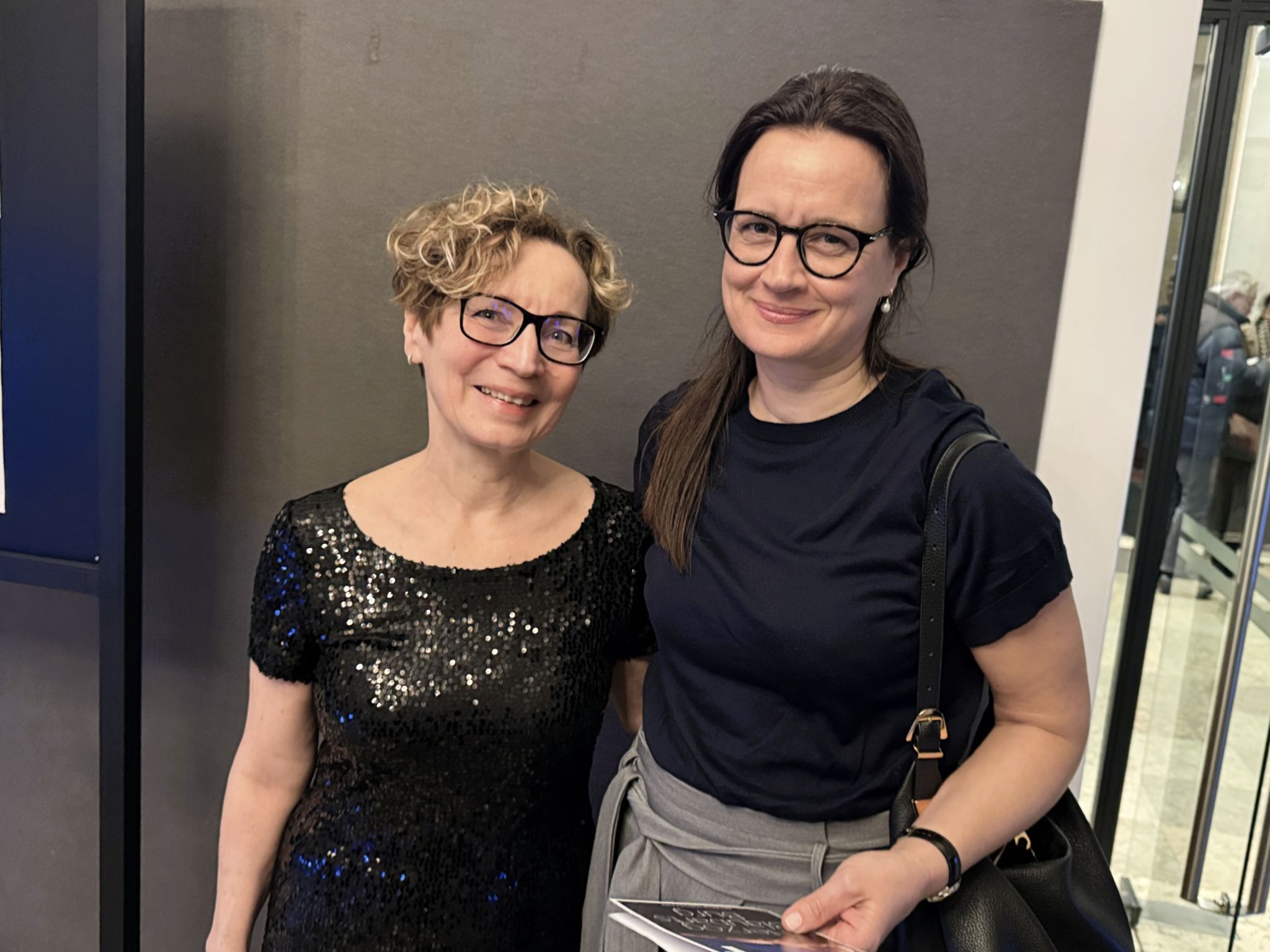 Opernbegeistert: Angelika Zudrell und Dinah Ehrenfreund-Michler.