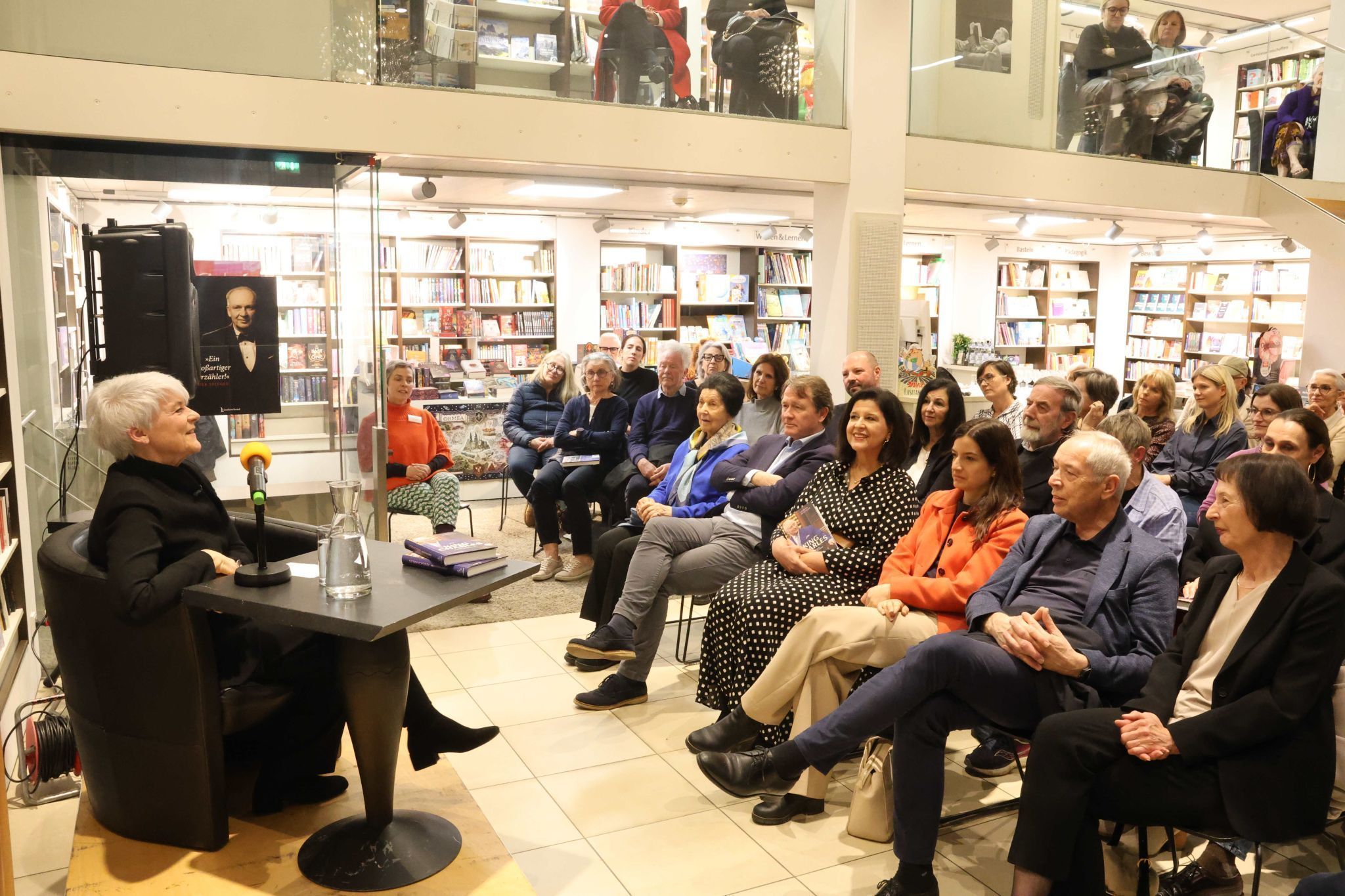 Mit etlichen homorvollen Akzenten sorgte Bischoff für Heiterkeit.