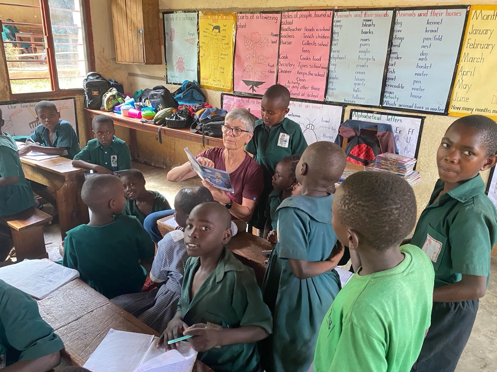 Beate unterrichtet in Schule und Kindergarten.