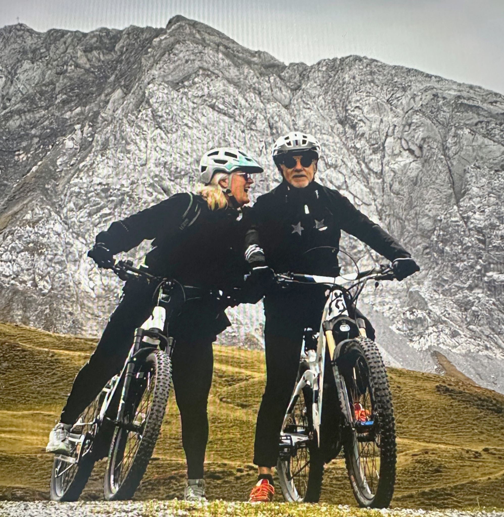 Beim Mountainbiken mit ihrem Mann Ernst in der Arlbergregion.