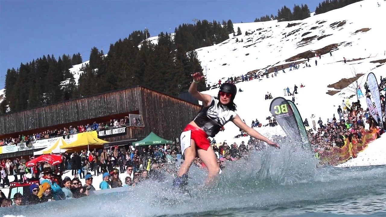 Wasserspektakel im Skigebiet Laterns.