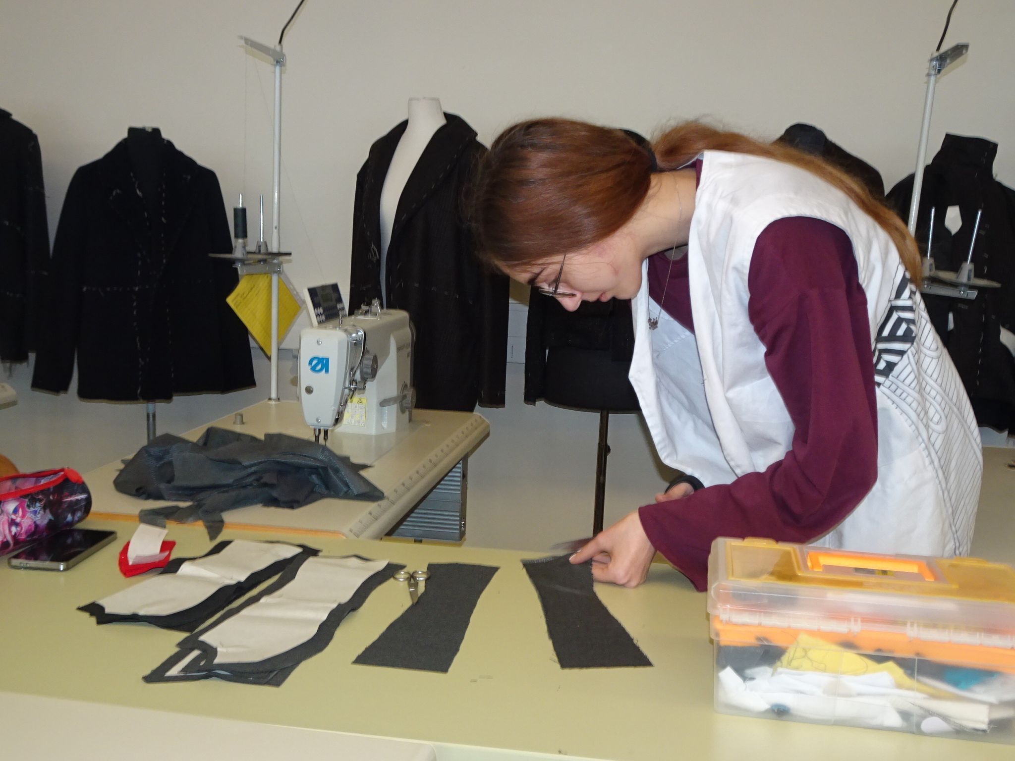 Monatelange Arbeit steckt in den Kollektionen der Schülerinnen und Schüler.