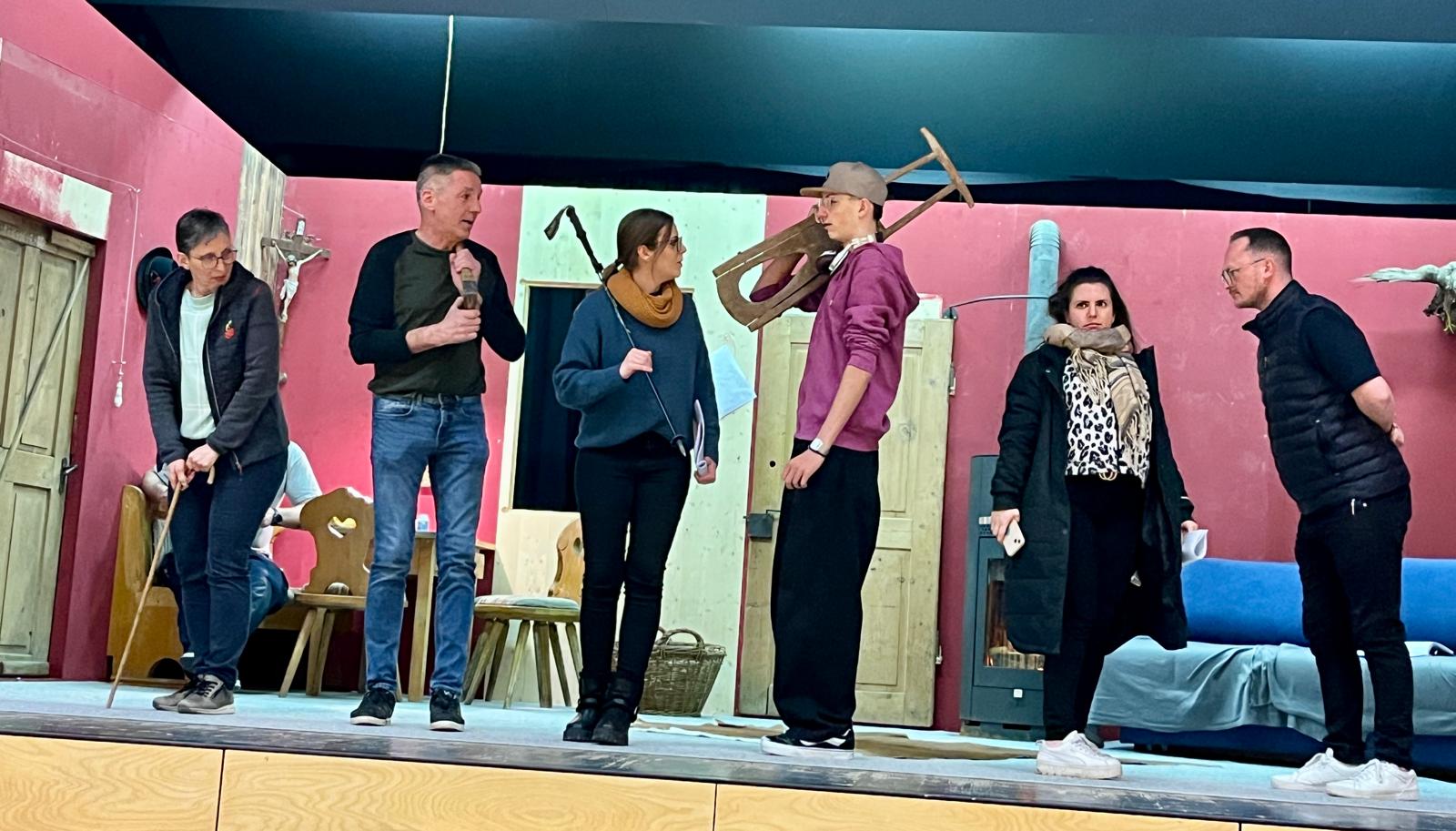 Vor der Premiere des neuen Stückes in gut zwei Wochen laufen die letzten Proben auf Hochtouren. (c) Theaterverein