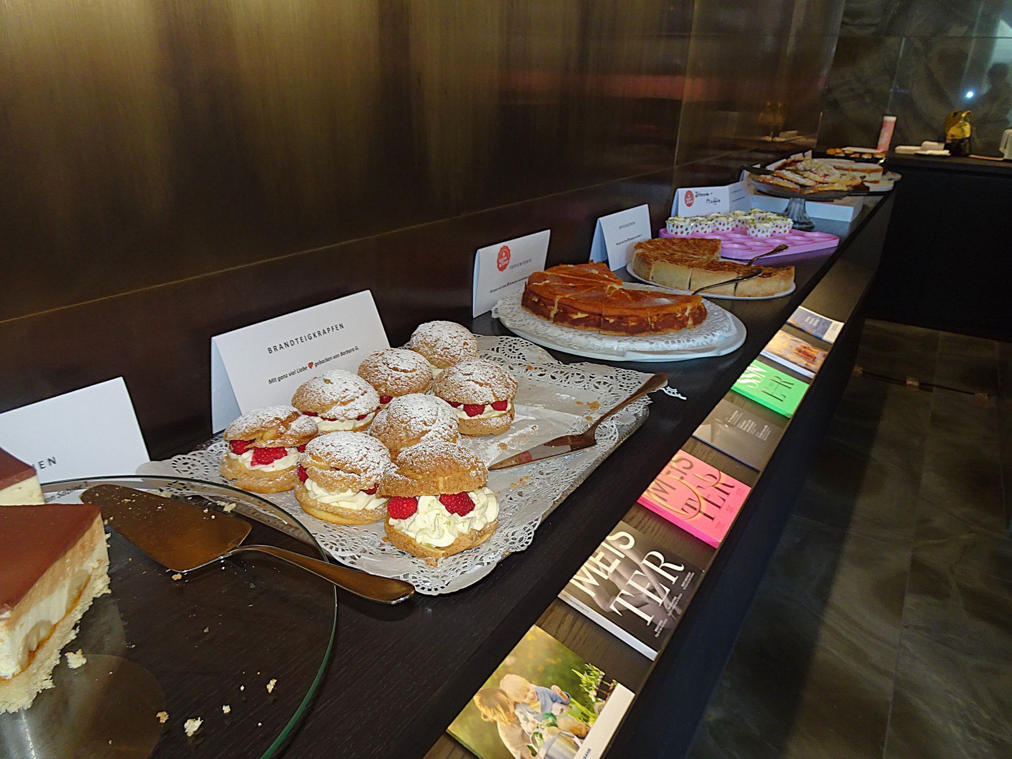 Beim Verein kochen und backen Ahna´s & Ähne`s (Omas und Opas), was das Herz begehrt.