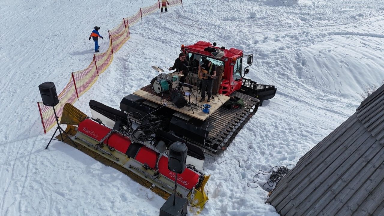 Nicht Pisten verbessern, eine Bühne erstellen. 
