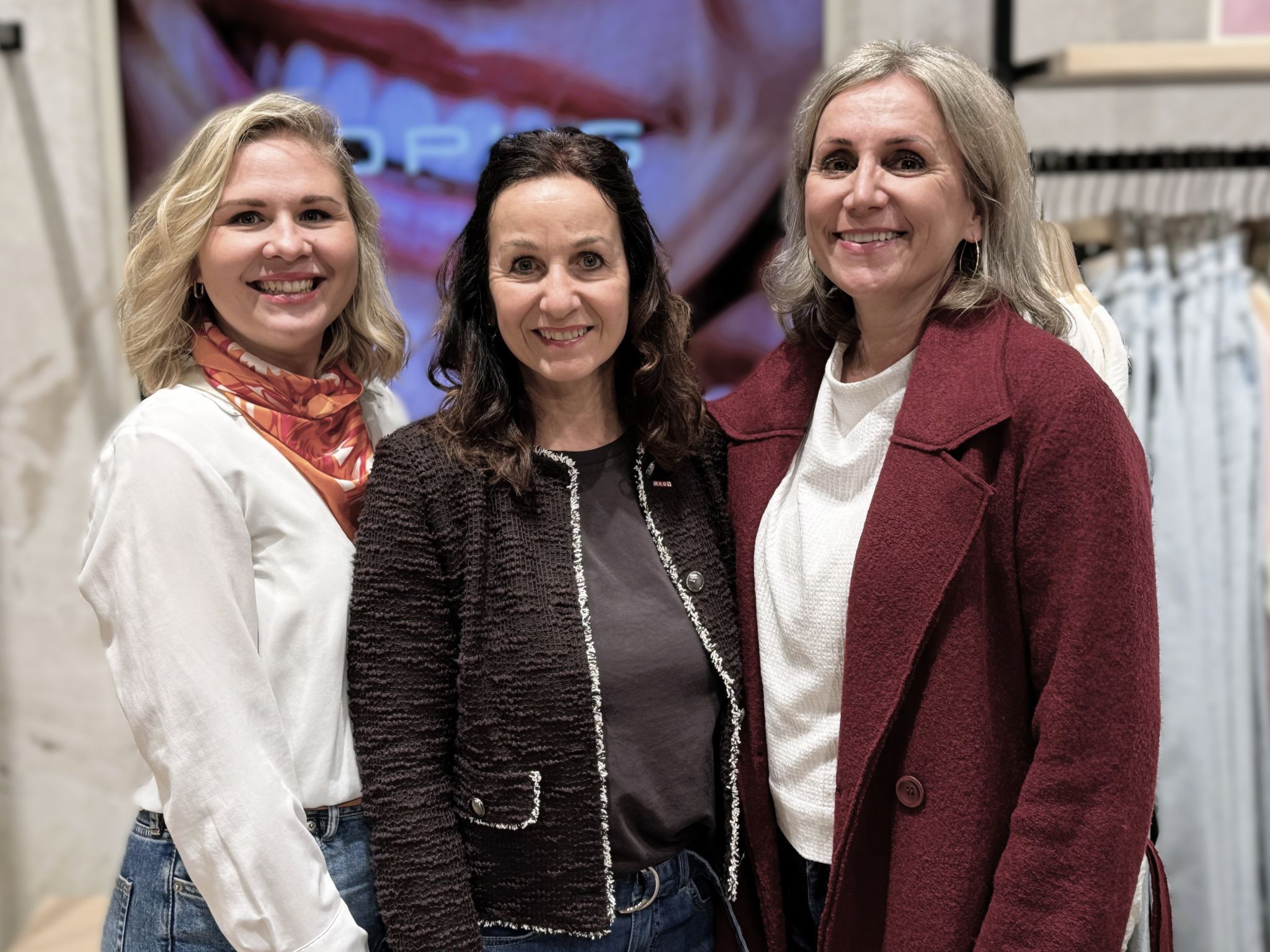 Madeleine Wagner und Karin Furtner (Frau in der Wirtschaft) mit Unternehmensberaterin Doris Westreicher.