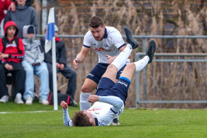 Jubel bei Christoph Domig und Torschütze Adrian Knünz.